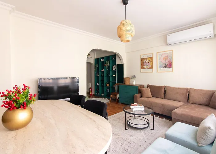 Chic 2br Gem On Moda Iconic Antiques Street Daire İstanbul