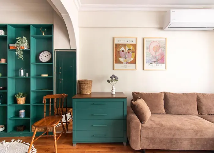 Chic 2br Gem On Moda Iconic Antiques Street Daire