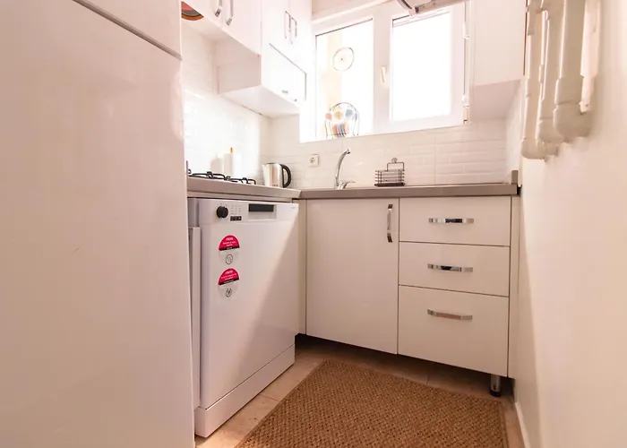 Daire Chic 2br Gem On Moda Iconic Antiques Street *