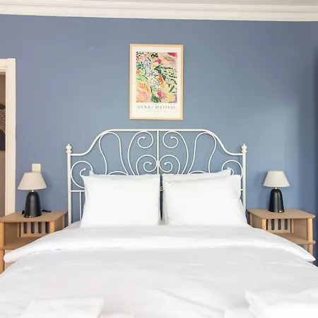 Appartement Chic 2br Gem On Moda Iconic Antiques Street *