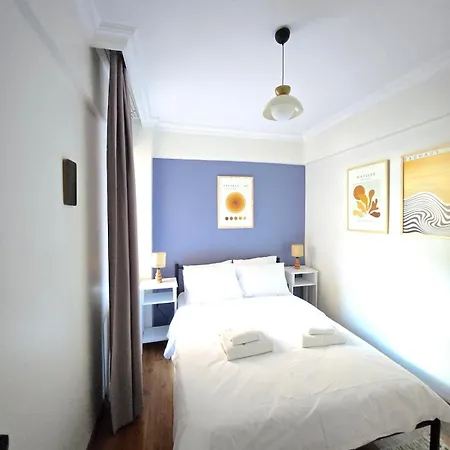 Chic 2br Gem On Moda Iconic Antiques Street *