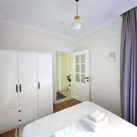 Chic 2br Gem On Moda Iconic Antiques Street