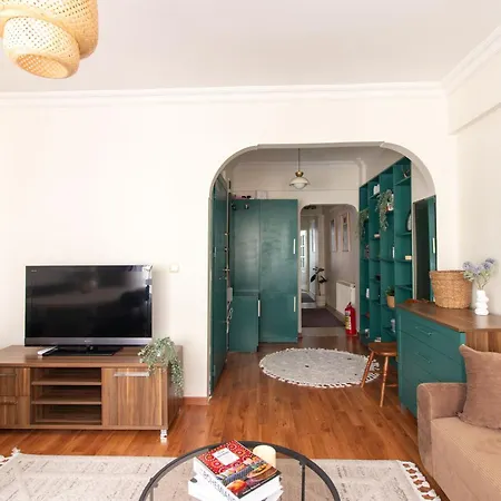 Chic 2br Gem On Moda Iconic Antiques Street Isztambul