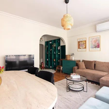 Chic 2br Gem On Moda Iconic Antiques Street Apartman Isztambul