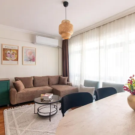Chic 2br Gem On Moda Iconic Antiques Street Isztambul