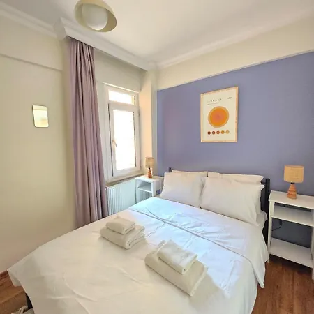 Chic 2br Gem On Moda Iconic Antiques Street *