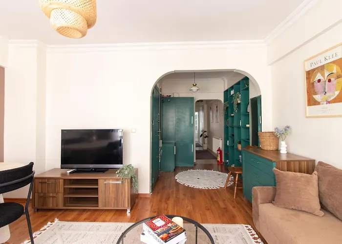 Chic 2br Gem On Moda Iconic Antiques Street Istambul