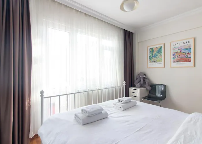 Appartement Chic 2br Gem On Moda Iconic Antiques Street *