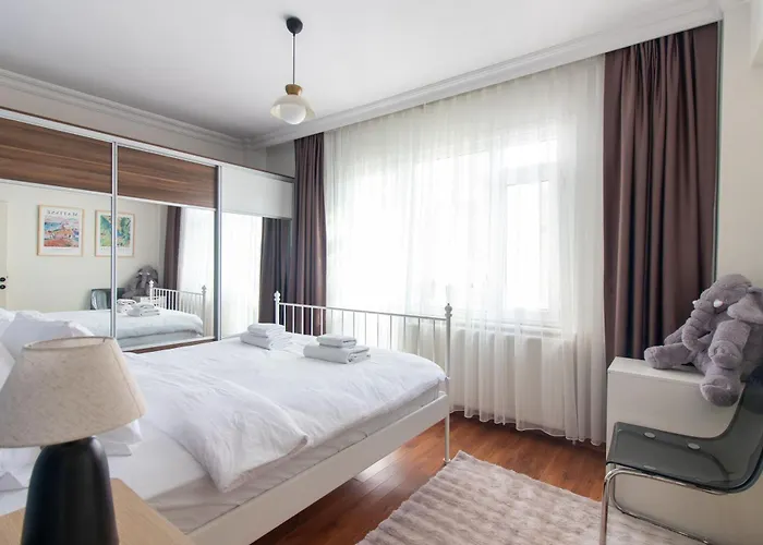 Chic 2br Gem On Moda Iconic Antiques Street Istambul