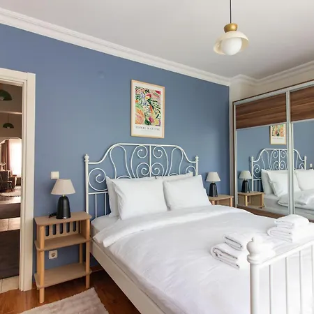 Apartament Chic 2br Gem On Moda Iconic Antiques Street
